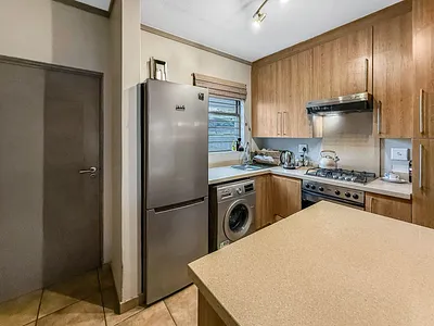 1 Bedroom Apartment To Rent in Sandton - img