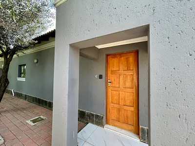 0.5 Bedroom Apartment To Rent in Sandton - img