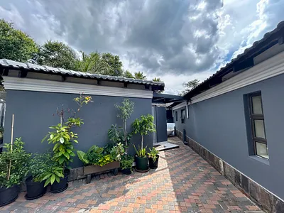 1 Bedroom Apartment To Rent in Sandton - img