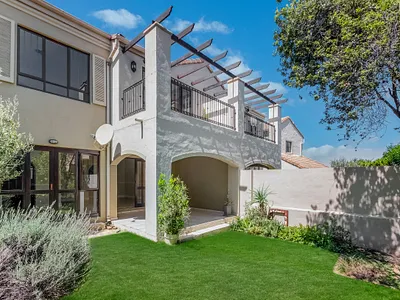 2 Bedroom House To Rent in Sandton - dJM5.webp