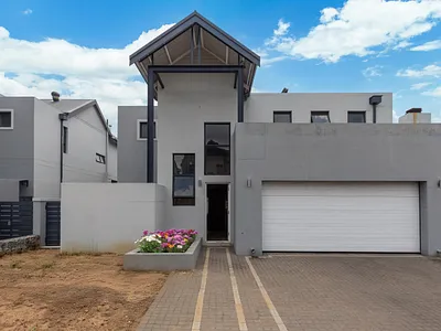 4 Bedroom House For Sale in Sandton - img