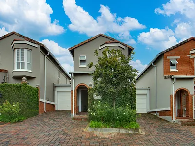 2 Bedroom Townhouse For Sale in Sandton - RmoZ.webp