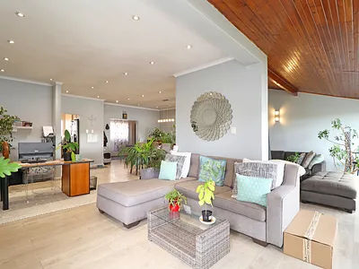 3 Bedroom Apartment For Sale in Bedfordview - mgVo.webp