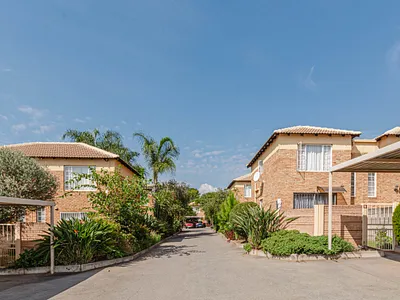 2 Bedroom Townhouse For Sale in Randburg - img