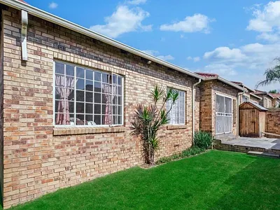 3 Bedroom Townhouse For Sale in Randburg - yojV.webp