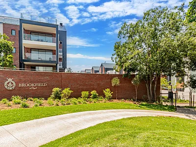 3 Bedroom Apartment For Sale in Johannesburg - Z76l.webp