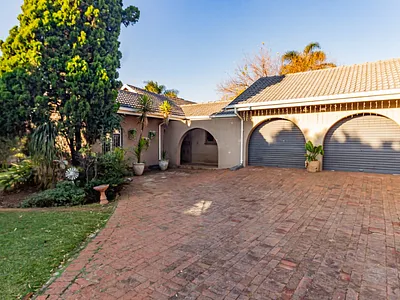 3 Bedroom House For Sale in Edenvale - bS7a.webp
