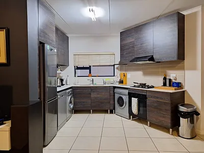 3 Bedroom Apartment To Rent in Edenvale - img
