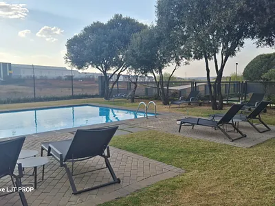 2 Bedroom Apartment To Rent in Edenvale - leAE.webp
