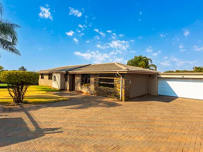 3 Bedroom House For Sale in Centurion - vRj1.webp