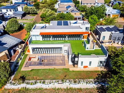 5 Bedroom House For Sale in Kempton Park - d3z1.webp