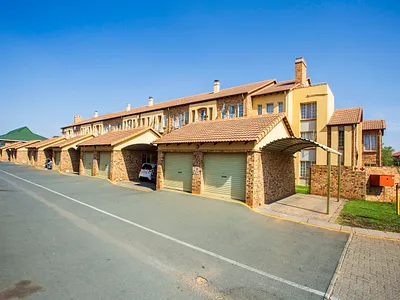 2 Bedroom Apartment For Sale in Midrand - 8mEM.webp