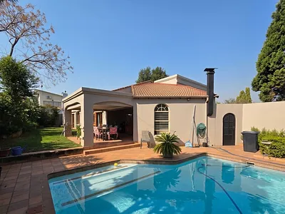 4 Bedroom House To Rent in Sandton - DqVy.webp