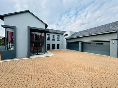 5 Bedroom House For Sale in Midrand - Hybk.webp