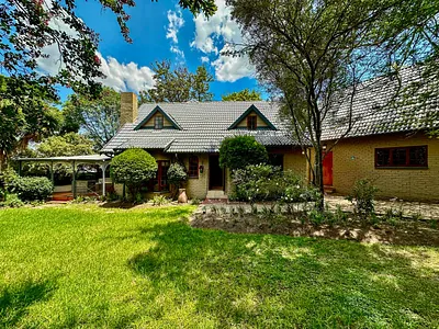 4 Bedroom House For Sale in Randburg - JHV3.webp