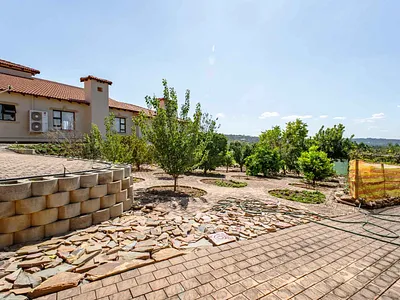 5 Bedroom House For Sale in Pretoria - Ob40.webp
