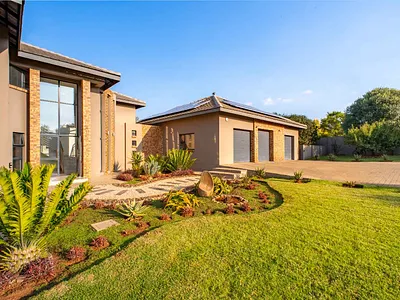 5 Bedroom House For Sale in Olympus AH, Pretoria - rf0e.webp
