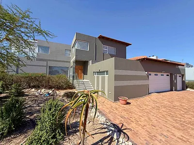 3 Bedroom House For Sale in Langebaan - 8loa.webp