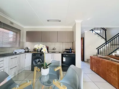 3 Bedroom Townhouse For Sale in Pretoria - NlXj.webp