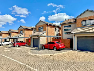 3 Bedroom Townhouse For Sale in Pretoria - xKuZ.webp