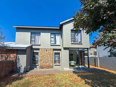 3 Bedroom Townhouse For Sale in Pretoria - img