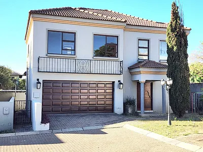 4 Bedroom House For Sale in Sandton - aXuN.webp