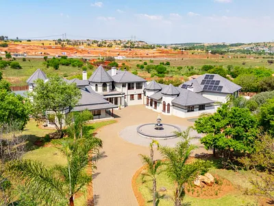 6 Bedroom House For Sale in Centurion - 3Fs7.webp