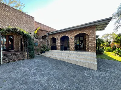 5 Bedroom House For Sale in Centurion - aol9.webp