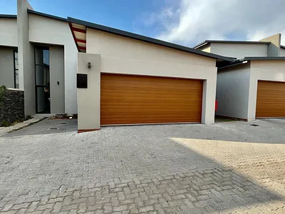 3 Bedroom Townhouse For Sale in Crowthorne AH, Midrand - F7Yn.webp