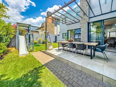 5 Bedroom House For Sale in Midrand - cHAO.webp