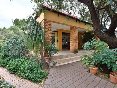 3 Bedroom House For Sale in Carlswald North Estate, Midrand - 8veH.webp