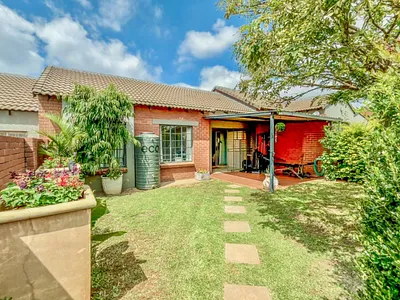 2 Bedroom Townhouse For Sale in Stone Ridge, Centurion - n2LV.webp