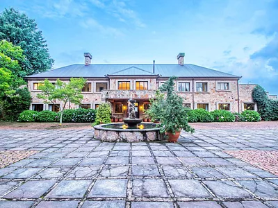 6 Bedroom House For Sale in Dullstroom - njjb.webp
