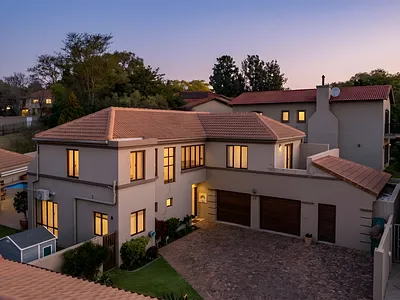4 Bedroom House For Sale in Sandton - j4Iu.webp