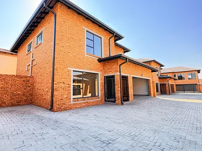 3 Bedroom Townhouse For Sale in Alberton - o5EM.webp