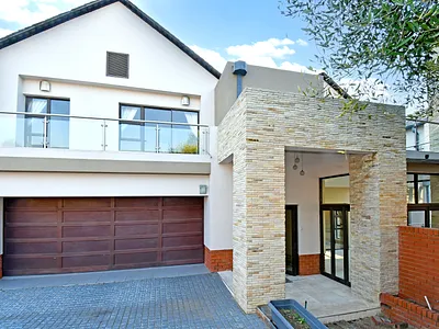 5 Bedroom House For Sale in Midrand - iJzW.webp