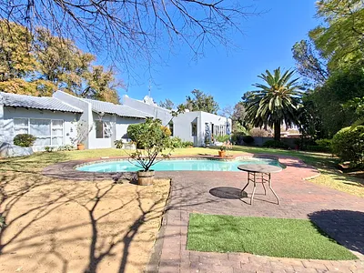 4 Bedroom House For Sale in Sandton - jX9d.webp