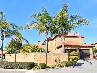 3 Bedroom Townhouse For Sale in Midrand - 7Qn2.webp
