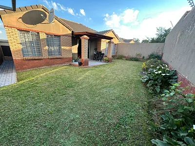 3 Bedroom Townhouse To Rent in Midrand - HAgW.webp
