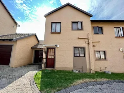 2 Bedroom Townhouse For Sale in Noordwyk, Midrand - TwkR.webp