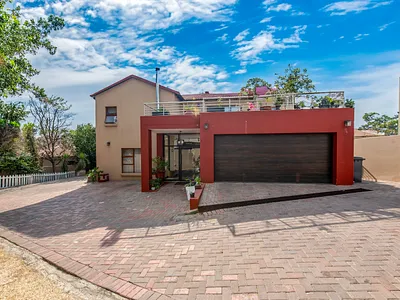 4 Bedroom House For Sale in Midrand - 6tNj.webp