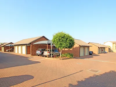 2 Bedroom Townhouse For Sale in Centurion - bd1o.webp