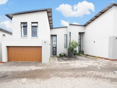 4 Bedroom Townhouse For Sale in Midrand - YdXH.webp