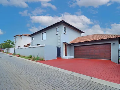 3 Bedroom Townhouse For Sale in Midrand - RttU.webp