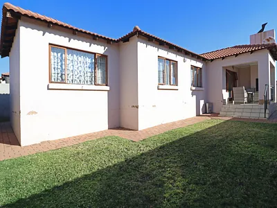 3 Bedroom Townhouse For Sale in Centurion - 6Lzb.webp