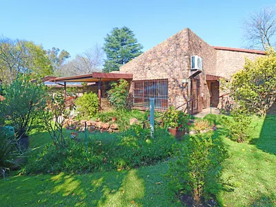 4 Bedroom House For Sale in Sandton - DUkE.webp