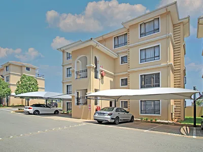 3 Bedroom Apartment For Sale in Midrand - jQE5.webp