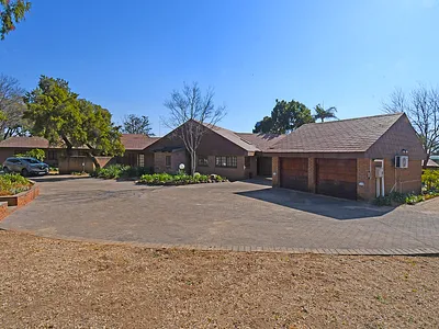 5 Bedroom House For Sale in Midrand - YBgE.webp