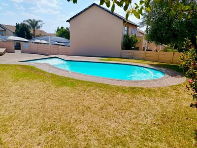 2 Bedroom Apartment For Sale in Midrand - kLbU.webp