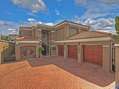 5 Bedroom House For Sale in Sandton - gVbD.webp